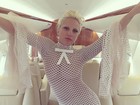 Lady Gaga posa sexy em avião e ganha elogios: 'Deusa'