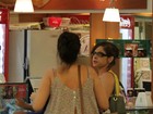 Após afastamento da novela, Drica Moraes passeia em shopping do Rio