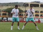 José Loreto comemora gol dançando charme em time de artistas