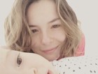 Regiane Alves posa corujando o filho: 'Meu bebê já tem nove meses'
