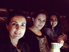 Fátima Bernardes vai ao cinema com as filhas