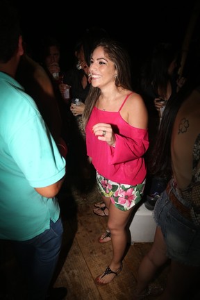 Ex-BBB Anamara se diverte em show em Maceió (Foto: Fred Pontes/ Divulgação)