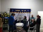 Corpo de Célio Borges, pai do Ken Humano, é velado em Minas Gerais