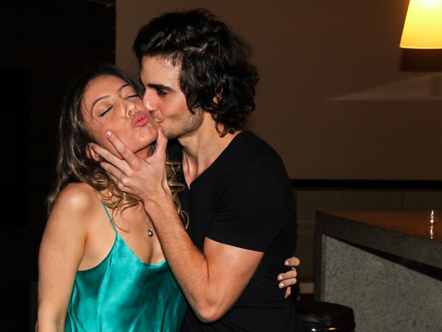 Fiuk beija a irmã Tainá em pré-estreia de filme em São Paulo (Foto: Manuela Scarpa/ Foto Rio News)