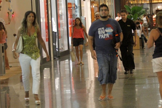 André Marques no shopping (Foto: Marcos Ferreira / Foto Rio News)