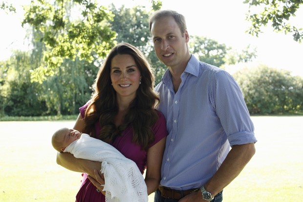 Kate Middleton e Príncipe William com o filho George (Foto: Michael Middleton / Kensington Palace / AFP)