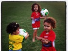 Filhas de Ronaldo prestigiam jogo do pai em São Paulo
