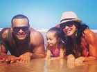 Scheila Carvalho curte praia com o marido e a filha: 'Família é tudo'