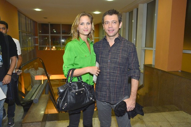 Luiza Valdetaro e o marido na pré-estreia de "Minha mãe é uma peça" (Foto: André Muzell / AgNews)