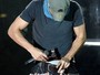 Enrique Iglesias faz foto íntima com câmera de fã