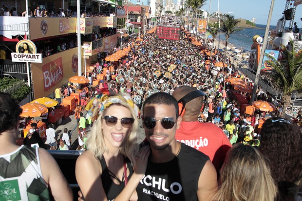 Sophia Abrahão e Sérgio Malheiros no carnaval de Salvador (Foto: Wallace Barbosa e Thiago Duran/AgNews)
