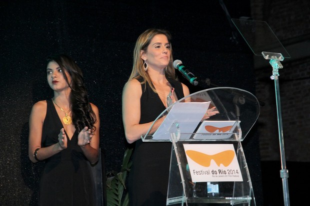Deborah Secco em prêmio de cinema no Rio (Foto: Felipe Assumpção e Alex Palarea/ Ag. News)