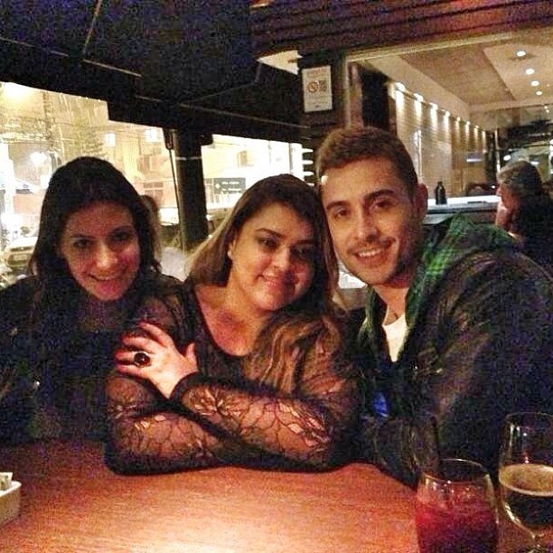 Preta Gil com o ex-namorado, Thiago Tenório, e a irmã dele Bárbara (Foto: Instagram/ Reprodução)