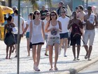 Camila Queiroz, de 'Verdades Secretas', passeia no Rio