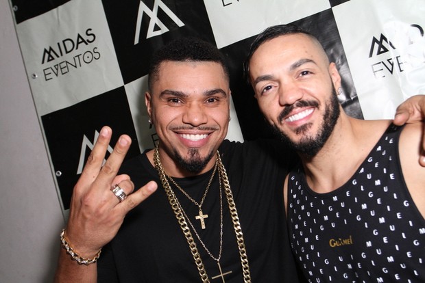 Naldo e Belo em bastidores de show na Zona Norte do Rio (Foto: Anderson Borde/ Ag. News)