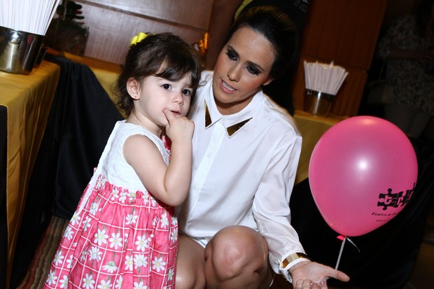Fernanda Pontes com a filha Malu (Foto: Raphael Mesquita / Foto Rio News)