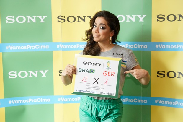 Anitta no Ponto de Encontro de encontro Sony do jogo Brasil x Alemanha - BH (Foto: Sony Produtora 7)