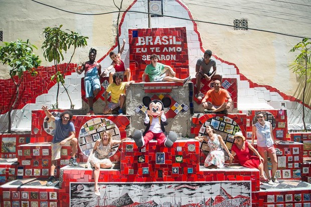 Mickey Mouse na Escadaria do Selarón no Rio (Foto: Reprodução/Instagram)