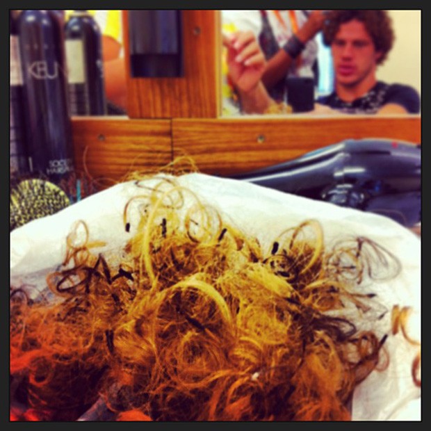 José Loreto corta o cabelo (Foto: Instagram / Reprodução)