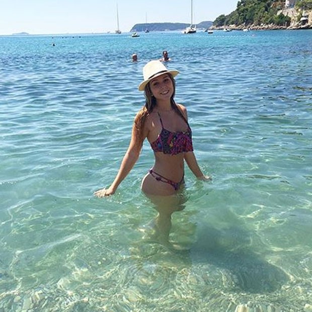 Carolina Portaluppi em praia na cidade de Dubrovnik, na Croácia (Foto: Instagram/ Reprodução)