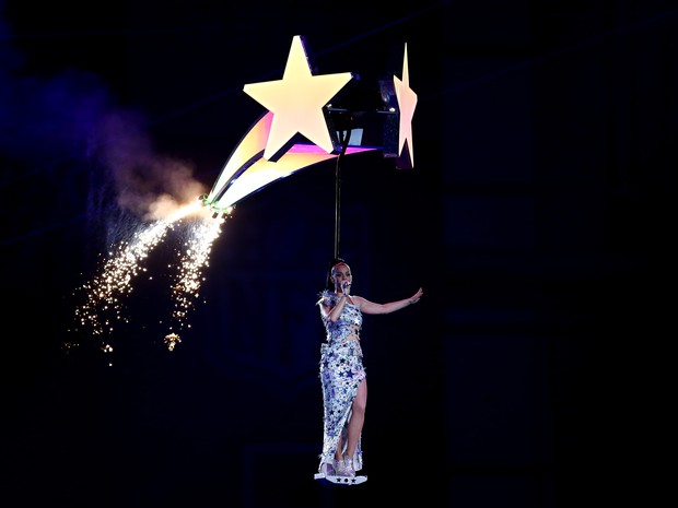 Katy Perry canta no Super Bowl em Glendale, no Arizona, nos Estados Unidos (Foto: Ronald Martinez/ AFP)