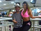 Renata Santos turbina o corpão com aulas de samba fitness: 'Saio acabada'