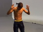 Neymar faz ensaio fotográfico sem camisa