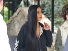Kim Kardashian faz rara aparição após assalto em Paris
