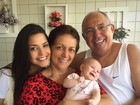 Thais Fersoza posta foto da filha Melinda curtindo o dia com os avós