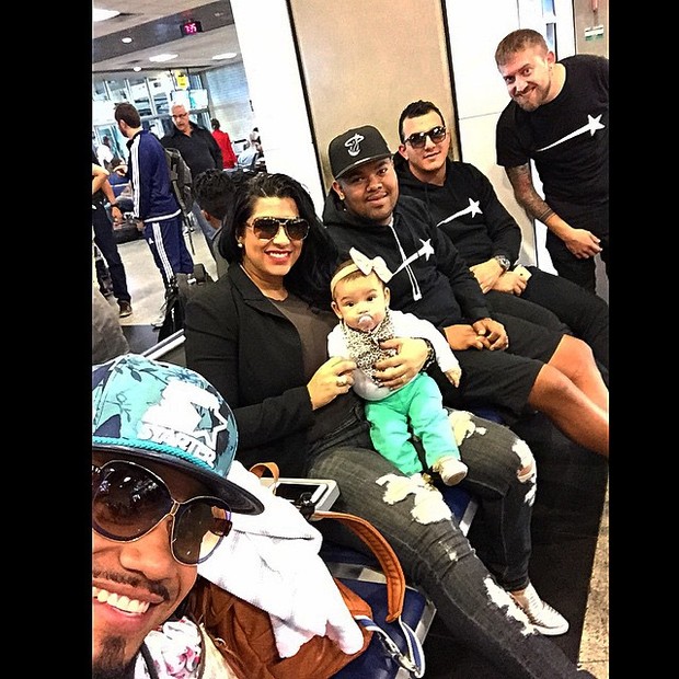 Naldo, Moranguinho e amigos com a filha (Foto: Instagram / Reprodução)