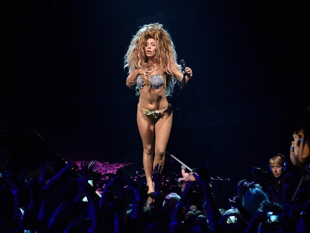 Lady Gaga se apresenta em Londres, na Inglaterra (Foto: Dave J. Hogan/ Getty Images)
