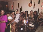 Kylie Jenner comemora aniversário com o pai e irmãs: ‘Minhas garotas’