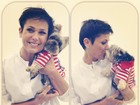 Xuxa dá selinho em seu cachorro em bastidores de sessão de fotos