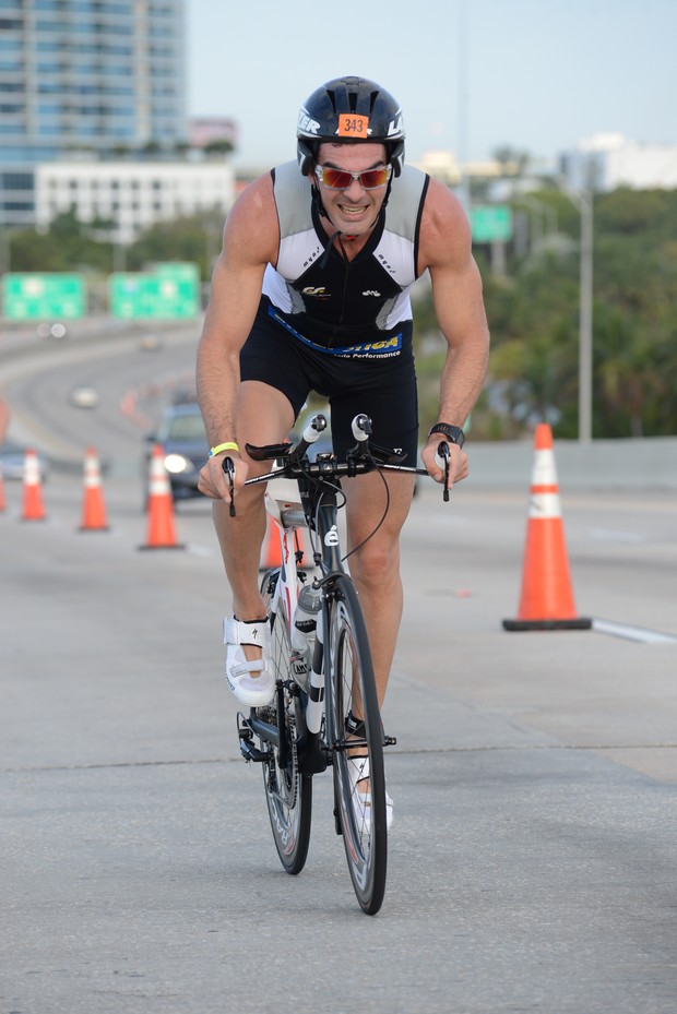 Ex-BBB Ralf participa de prova de triathlon em Miami (Foto: Divulgação)
