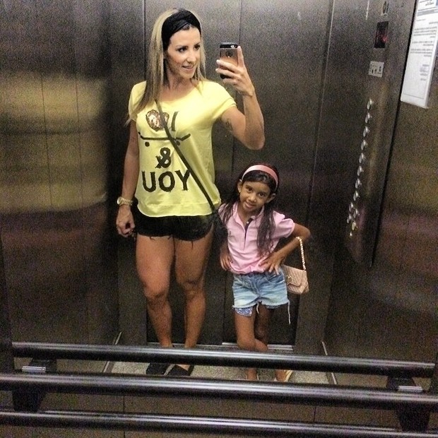 Camila Silva com a filha Isabela (Foto: Reprodução/Instagram)