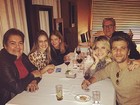 Bruno Gagliasso e Giovanna Ewbank jantam com Fausto Silva e amigos