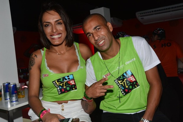 Emerson Sheik e amiga no carnaval de Salvador (Foto: Caio Duran/ Ag. News)