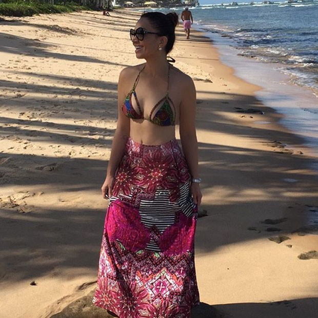 Solange Almeida na Praia do Forte, na Bahia (Foto: Instagram/ Reprodução)