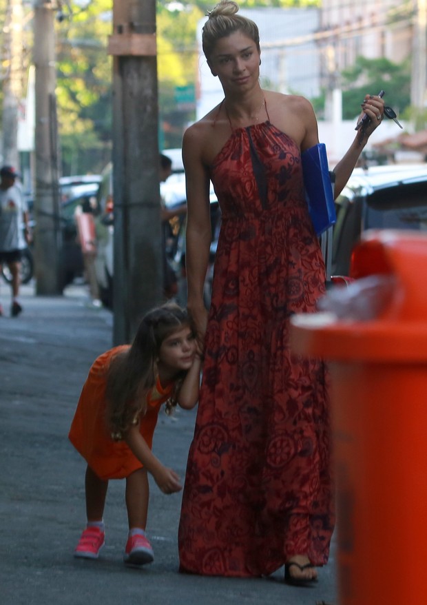 Grazi Massafera com a filha, Sofia (Foto: Dilson Silva / AgNews)