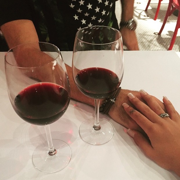 Ex-BBB Amanda tem jantar a dois (Foto: Instagram/ Reprodução)