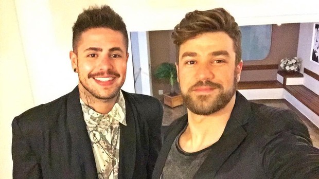 Leandro Buenno e o namorado, Vinícius Trindad  (Foto: Reprodução / Instagram)