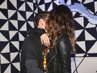 Isabelli Fontana e Di Ferrero trocam beijos no Lollapalooza