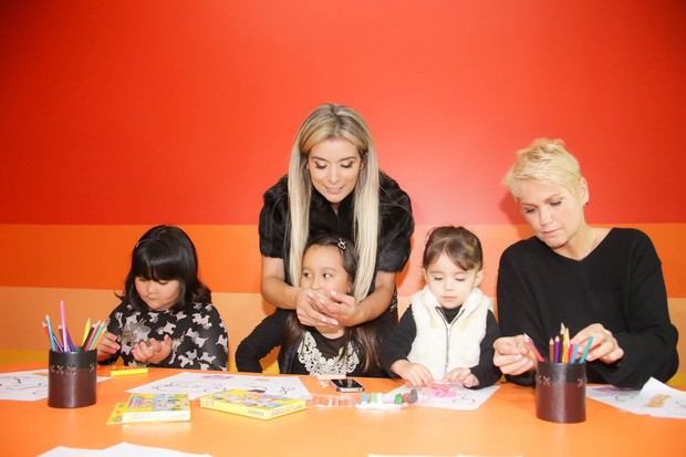 Xuxa inaugura casa de festas (Foto: Naideron Jr/AgNews)