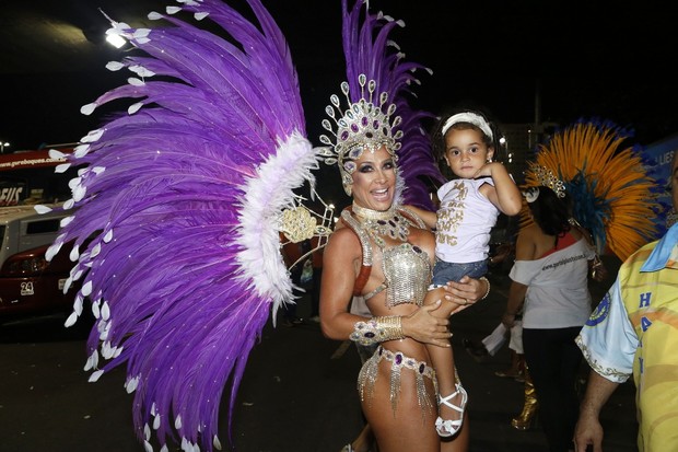 Sheila Carvalho e filha (Foto: Roberto Filho/AgNews)