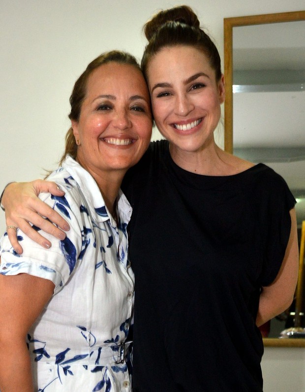 Claudia Netto e Larissa Bracher   (Foto: CRISTINA GRANATO / Divulgação)