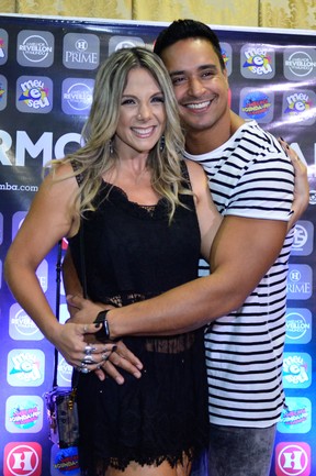 Carla Perez e Xanddy em bastidores de show em Salvador, na Bahia (Foto: André Muzell/ Brazil News)