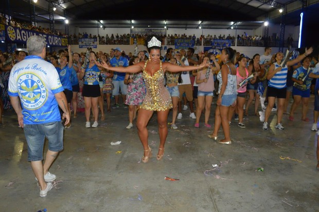 Cinthia Santos, rainha de bateria da Àguias de Ouro (Foto: Bety Trindade/EGO)