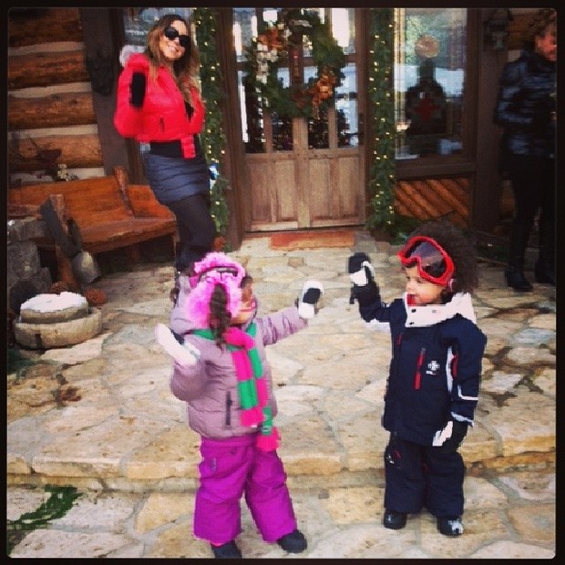 Mariah Carey com os filhos, Monroe e Moroccan, em Aspen, nos Estados Unidos (Foto: Instagram/ Reprodução)