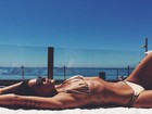 Mariana Goldfarb se bronzeia em foto de biquíni e mostra corpo sequinho
