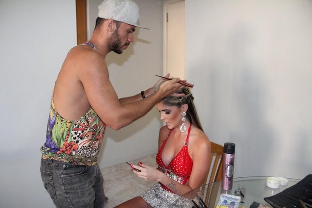 Bárbara Evans e o maquiador Rafael Fernandes  (Foto: Rodrig dos Anjos / Ag.News)